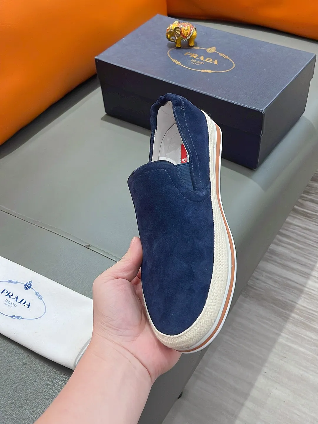 Men's shoes PRADA "Prada" P400 Regular size: 38-44 (slip-on shoes) Product materials: Selected cowhide upper, soft sheepskin foot pads, original factory special outsole.